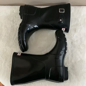 Hunter Original Short Gloss Buckle Strap Rain Boots & Boot Socks size 6M/7F